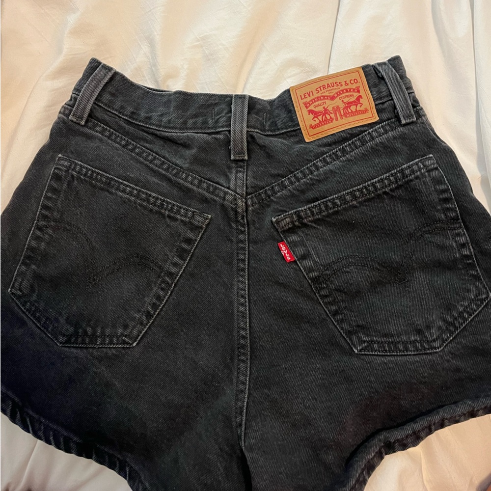 Levi high waisted mom shorts 27